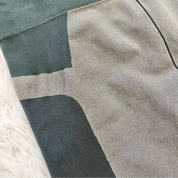 Under armour seamless active workout capri leggings black grey sz. Medium - Picture 4 of 6